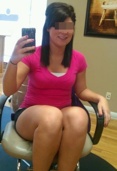 Femme sexy souhaiterait sucer une bite épilée sur Lyon