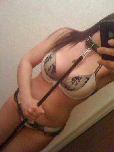 Ravissante jeune femme voulant pomper un très gros sexe sur Lyon