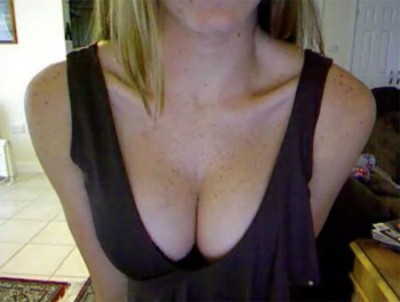 Petite gonzesse pour un coup d'un soir pour une petite fellation à Vénissieux