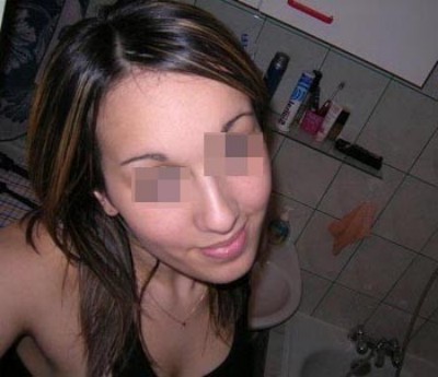 Petite cochonne à Lyon pour une fel en gorge profonde