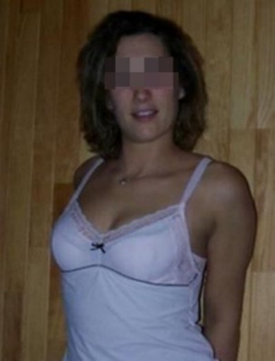 Jolie nana veut gober de grosses bites à Écully