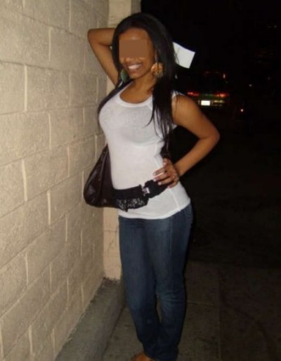 Petite suceuse qui voudrait de longues queues à pomper à Caluire-et-Cuire