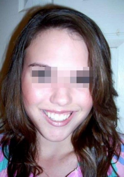 Fille coquine a envie de pomper de queues imberbes sur Francheville