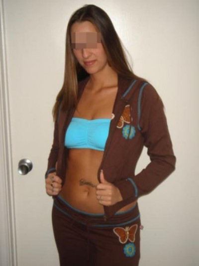 Jolie fille veut tester le sexe anal sur Écully