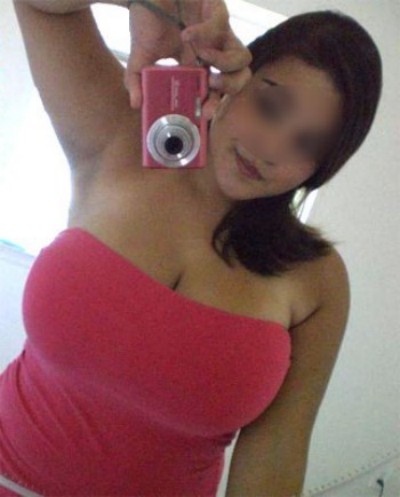 Fille dépravée à Bron qui adore faire des fellations en gorge profonde