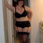 L&eacute;cheuse de queue voulant pomper de bites tr&egrave;s longues &agrave; Lyon