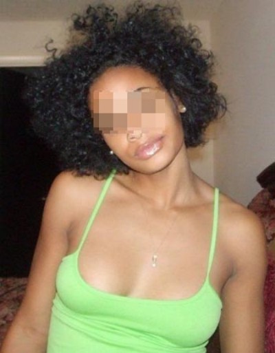 Coquine pour un beau jeune homme sur Saint-Didier-au-Mont-d'Or pour une pipe