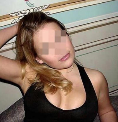 Petite cochonne voudrait pomper une queue bien lisse à Lyon