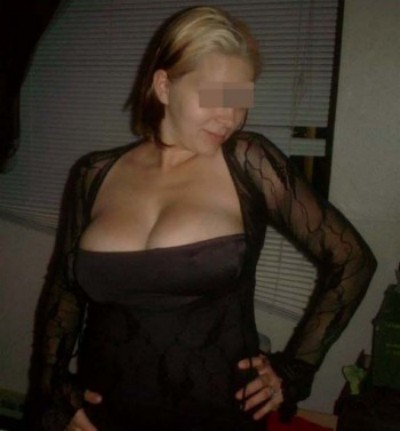 Fille très sexy aimant le sexe anal