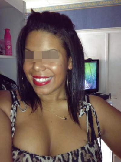 Petite gloutonne cherche un homme mûr à Collonges-au-Mont-d'Or